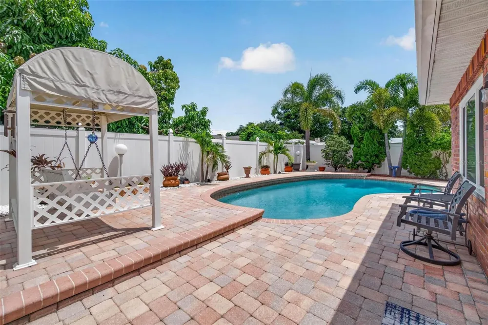 6225 43RD AVENUE Kenneth City, FL 33709