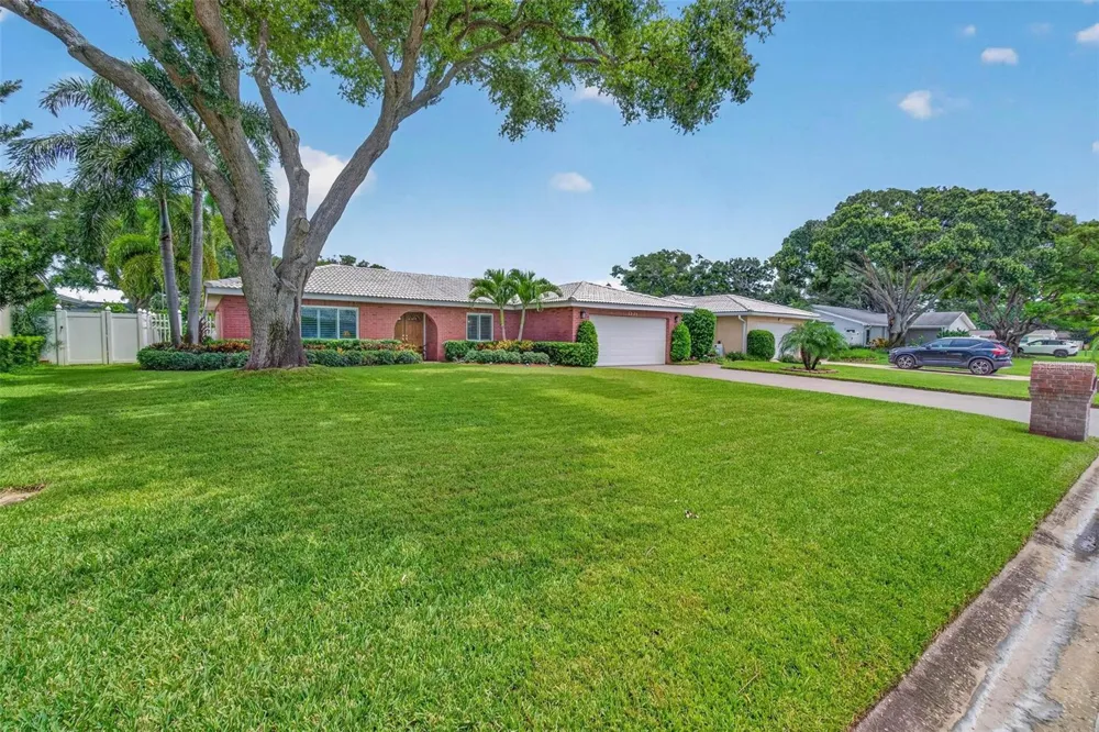 6225 43RD AVENUE Kenneth City, FL 33709