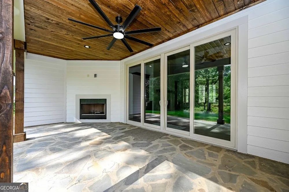 153 Riversong RD Carrollton, GA 30117