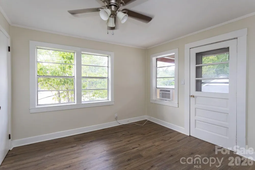 37 Water Street Asheville, NC 28801