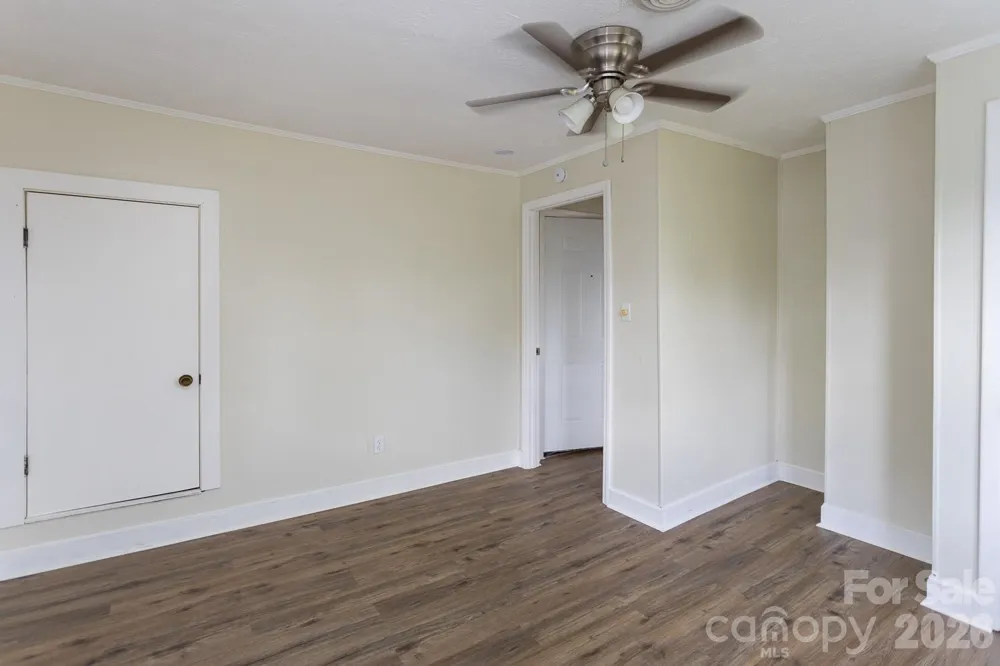 37 Water Street Asheville, NC 28801
