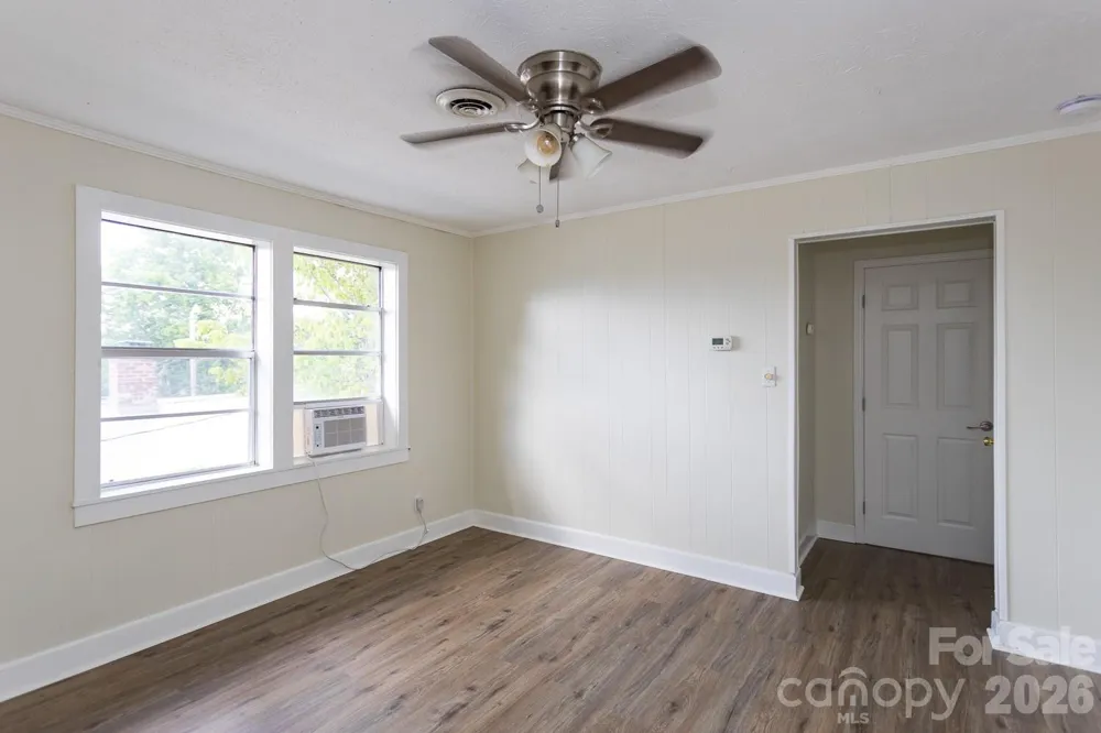 37 Water Street Asheville, NC 28801