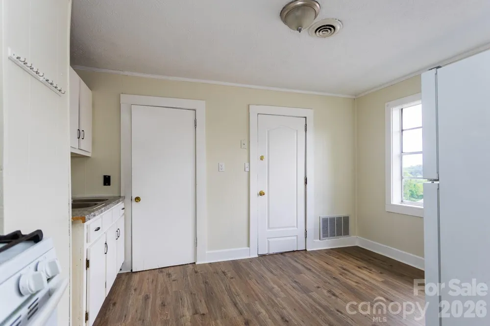 37 Water Street Asheville, NC 28801