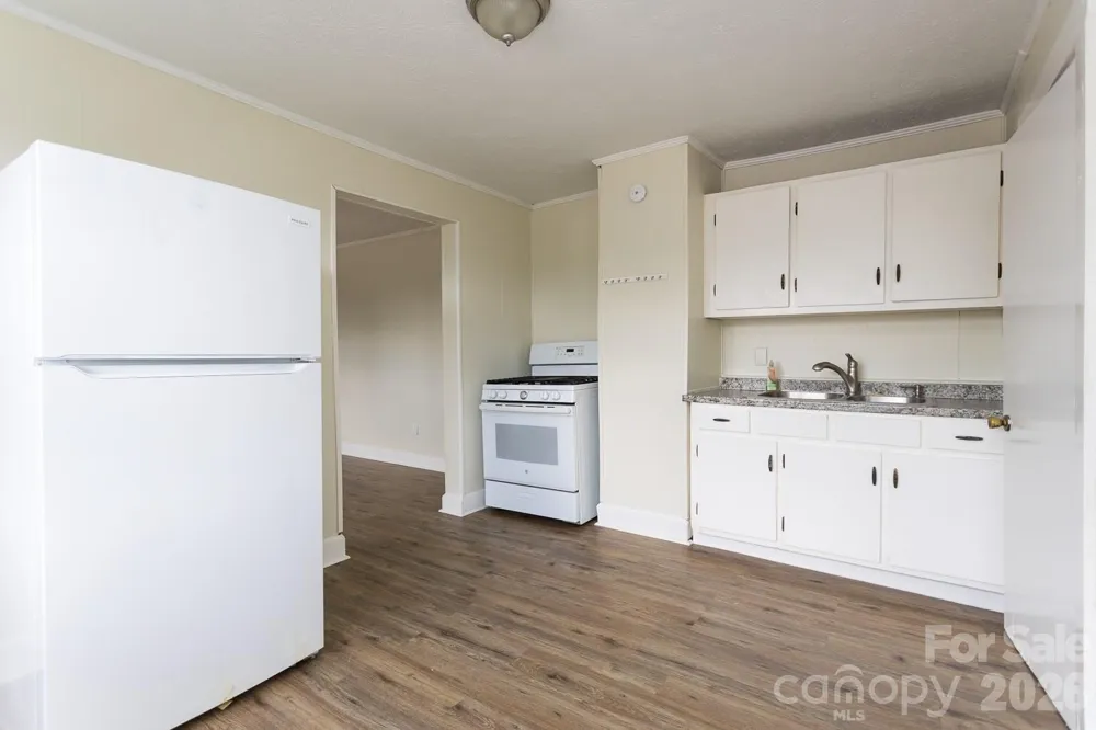 37 Water Street Asheville, NC 28801