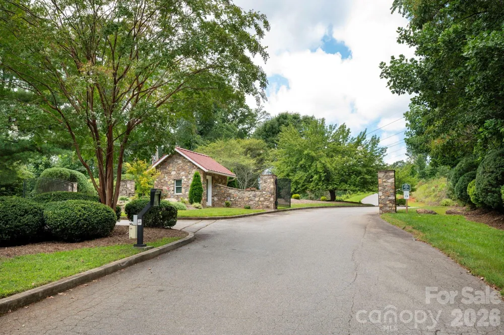 16 Britton Knoll Pass Arden, NC 28704