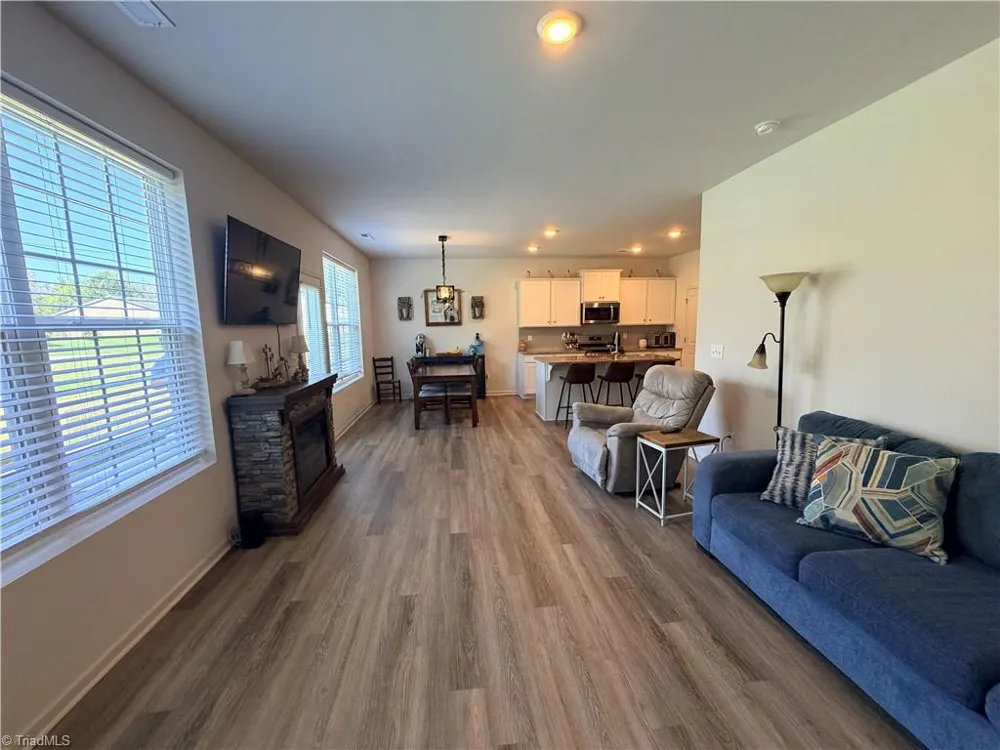 8117 Reynolda Road Pfafftown, NC 27040