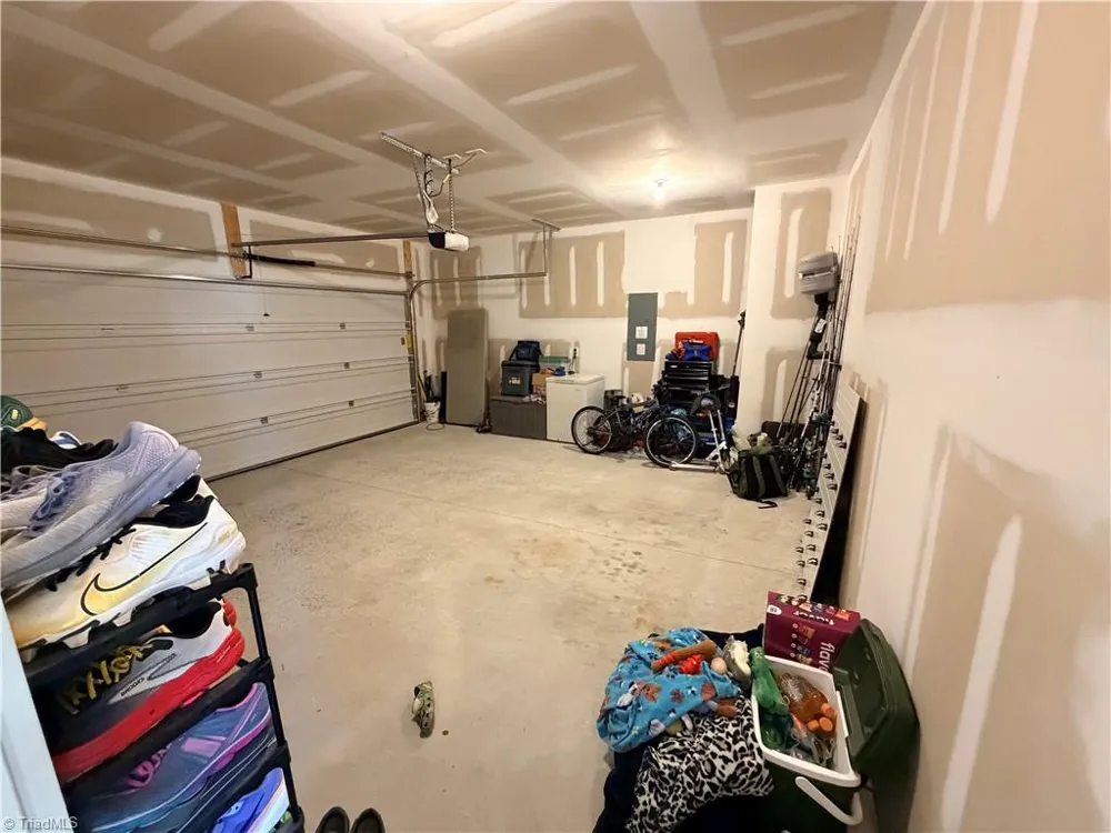 8117 Reynolda Road Pfafftown, NC 27040
