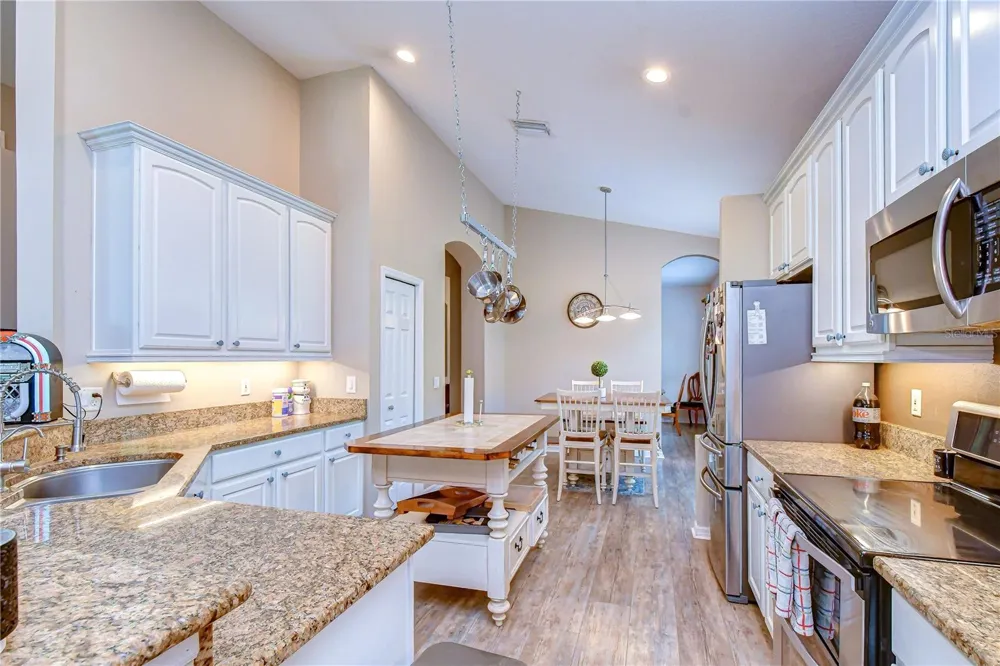 3246 STONEBRIDGE TRAIL Valrico, FL 33596