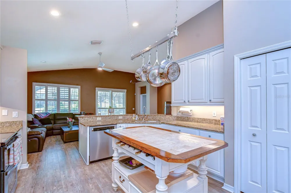 3246 STONEBRIDGE TRAIL Valrico, FL 33596