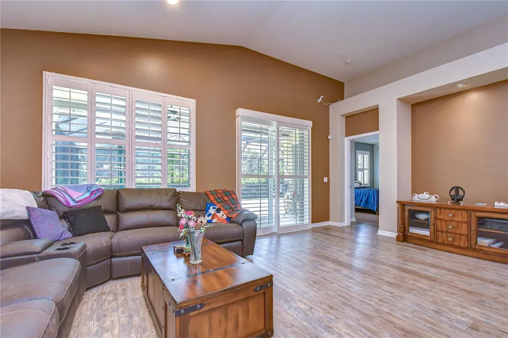 3246 STONEBRIDGE TRAIL Valrico, FL 33596