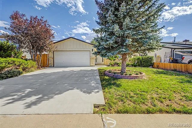 884 Madison Way Bennett, CO 80102