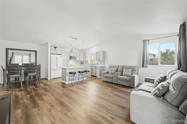 884 Madison Way Bennett, CO 80102
