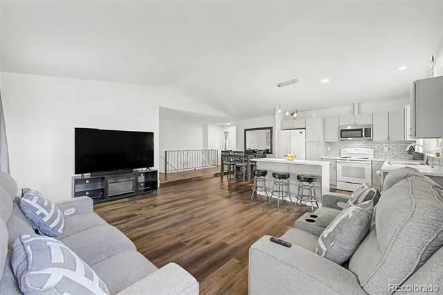 884 Madison Way Bennett, CO 80102
