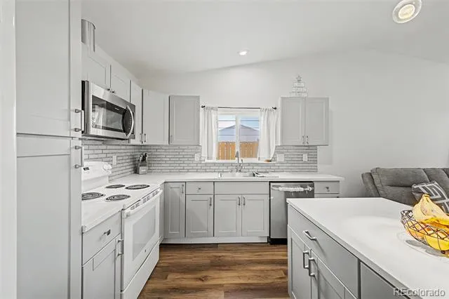 884 Madison Way Bennett, CO 80102