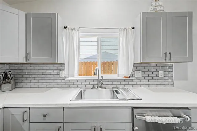 884 Madison Way Bennett, CO 80102