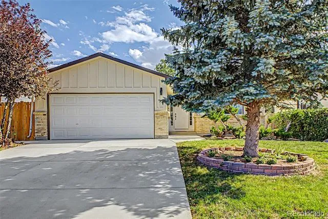 884 Madison Way Bennett, CO 80102