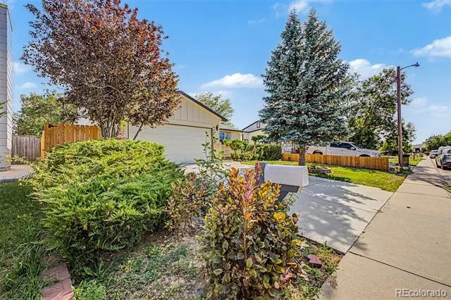 884 Madison Way Bennett, CO 80102