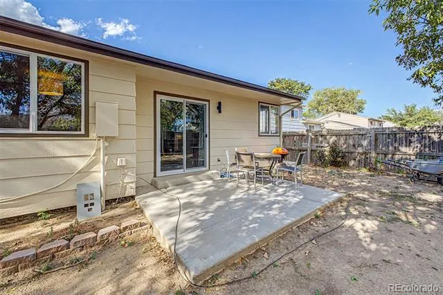 884 Madison Way Bennett, CO 80102