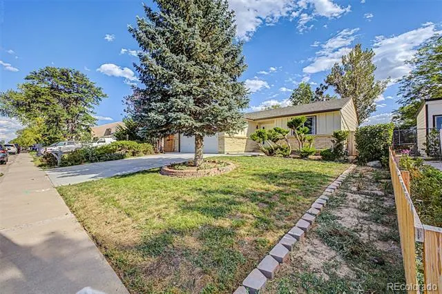 884 Madison Way Bennett, CO 80102
