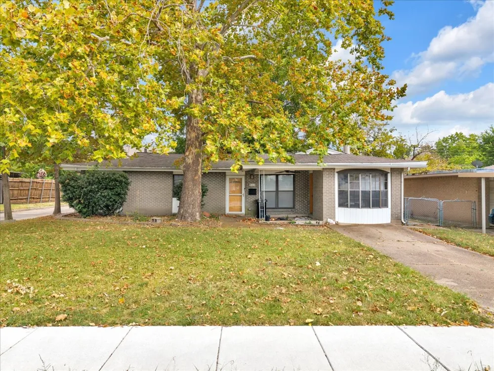 812 W Grubb Drive Mesquite, TX 75149