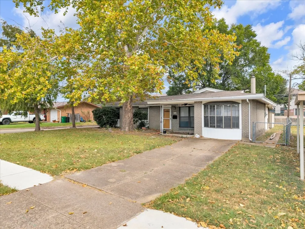 812 W Grubb Drive Mesquite, TX 75149
