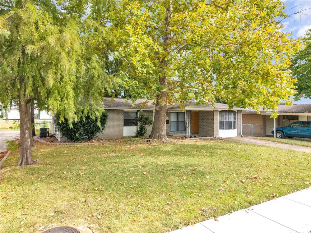 812 W Grubb Drive Mesquite, TX 75149