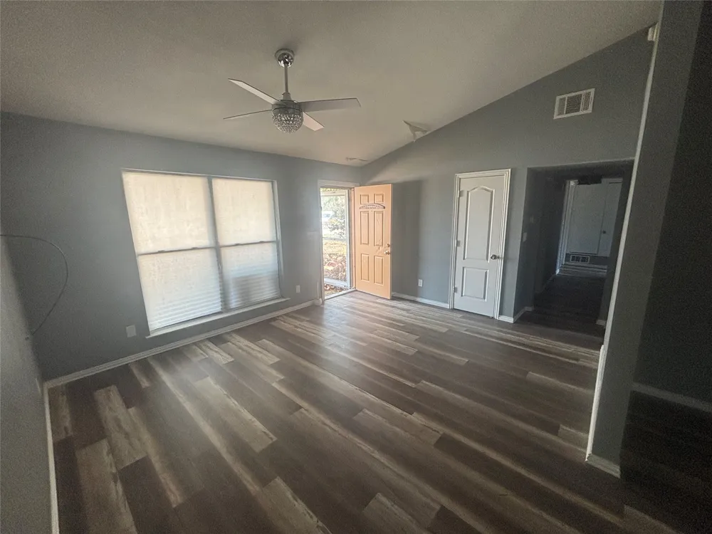 812 W Grubb Drive Mesquite, TX 75149