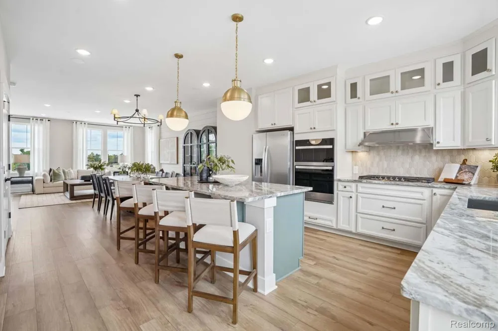 44010 Oakmont Drive Plymouth Charter Township, MI 48170
