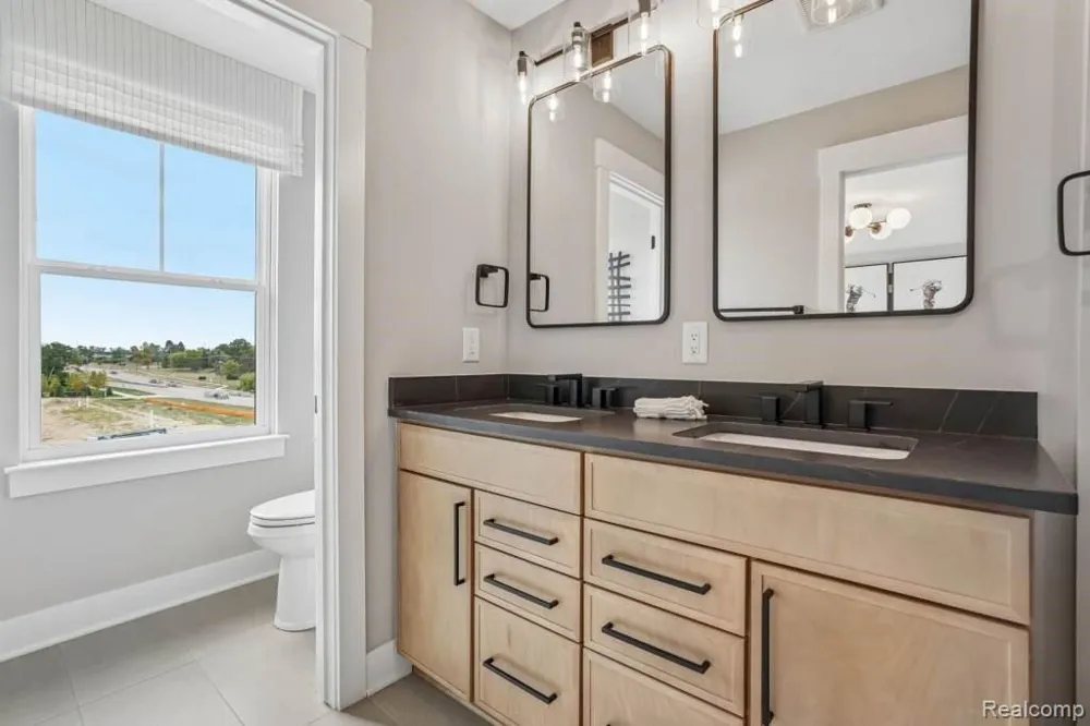 44010 Oakmont Drive Plymouth Charter Township, MI 48170