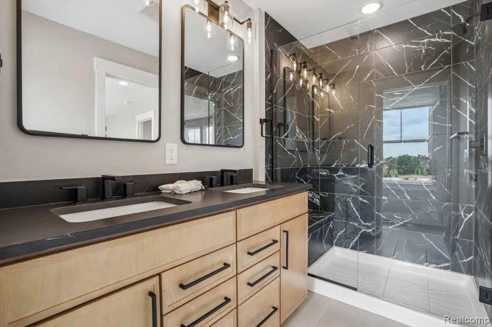 44010 Oakmont Drive Plymouth Charter Township, MI 48170