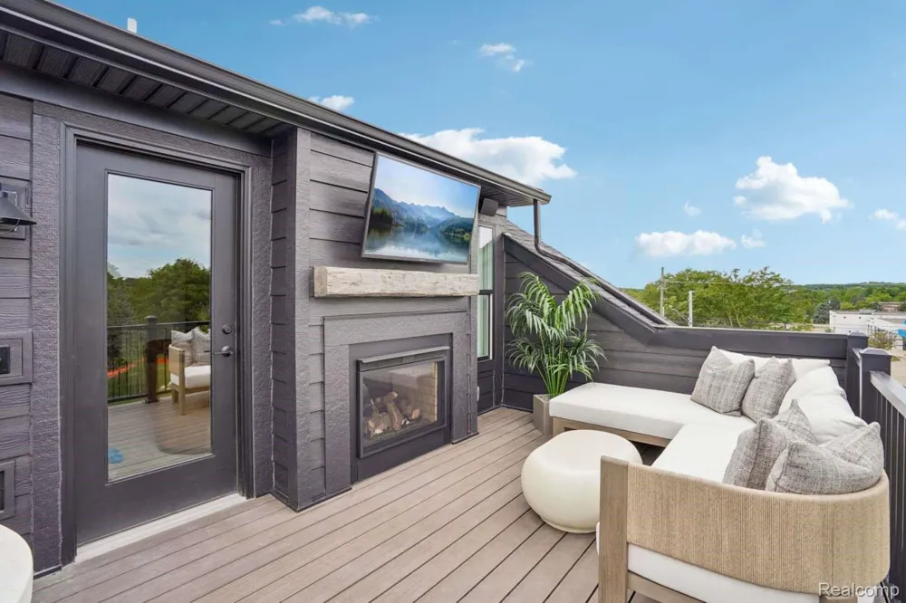 44010 Oakmont Drive Plymouth Charter Township, MI 48170
