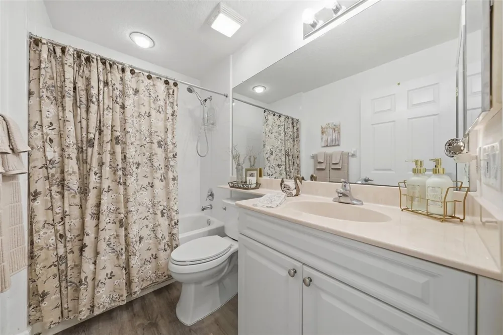 5418 COMPASS POINT Oxford, FL 34484