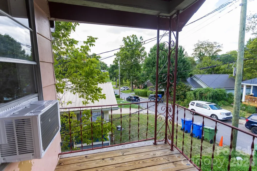 37 Water Street Asheville, NC 28801