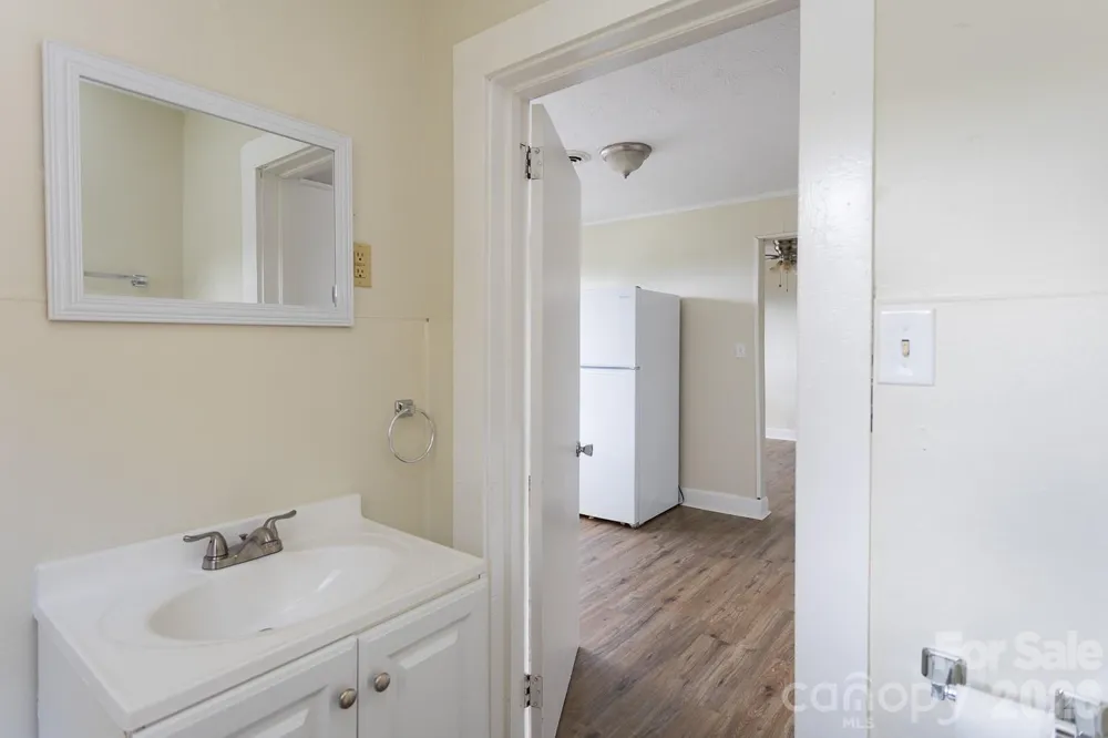 37 Water Street Asheville, NC 28801