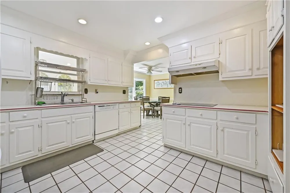 85 Shadow Lake Drive SW Lilburn, GA 30047