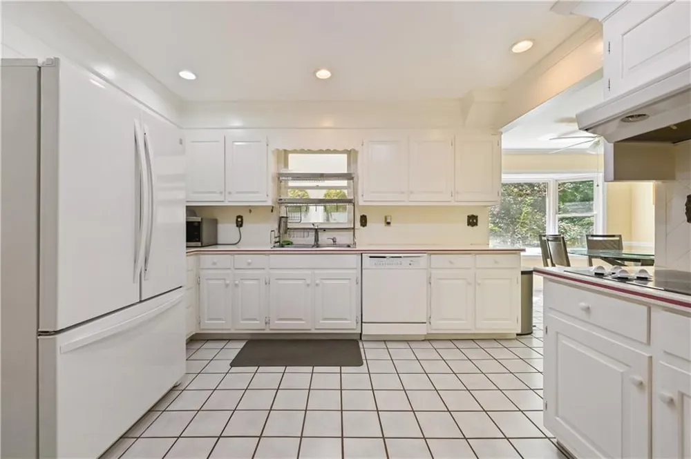 85 Shadow Lake Drive SW Lilburn, GA 30047
