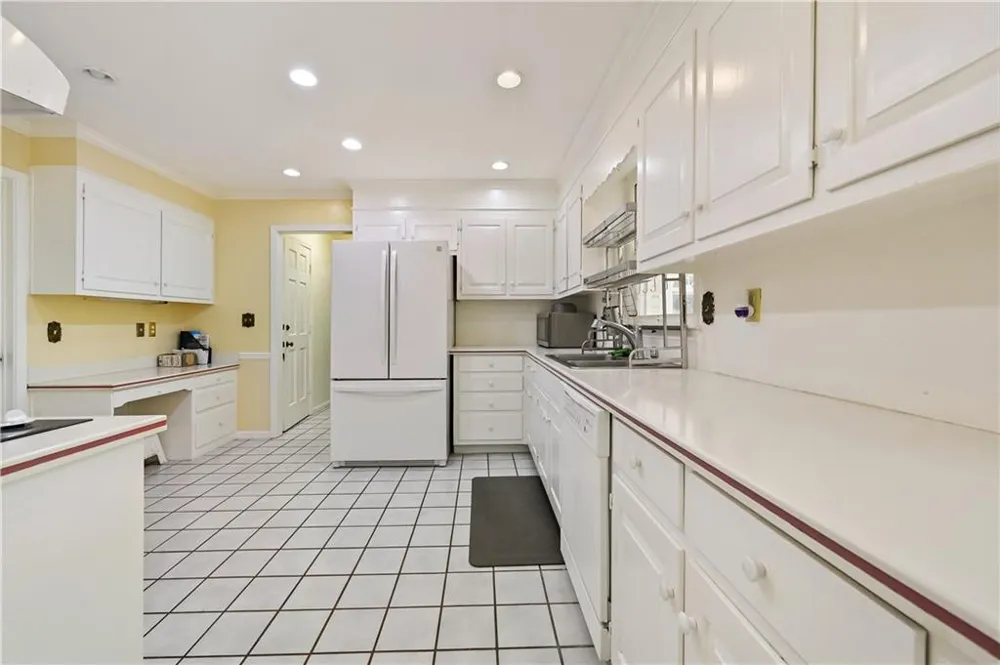 85 Shadow Lake Drive SW Lilburn, GA 30047