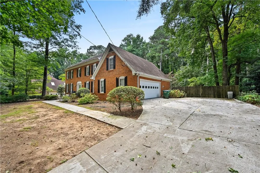 85 Shadow Lake Drive SW Lilburn, GA 30047