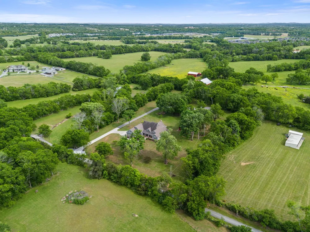 587A Douglas Ln Gallatin, TN 37066