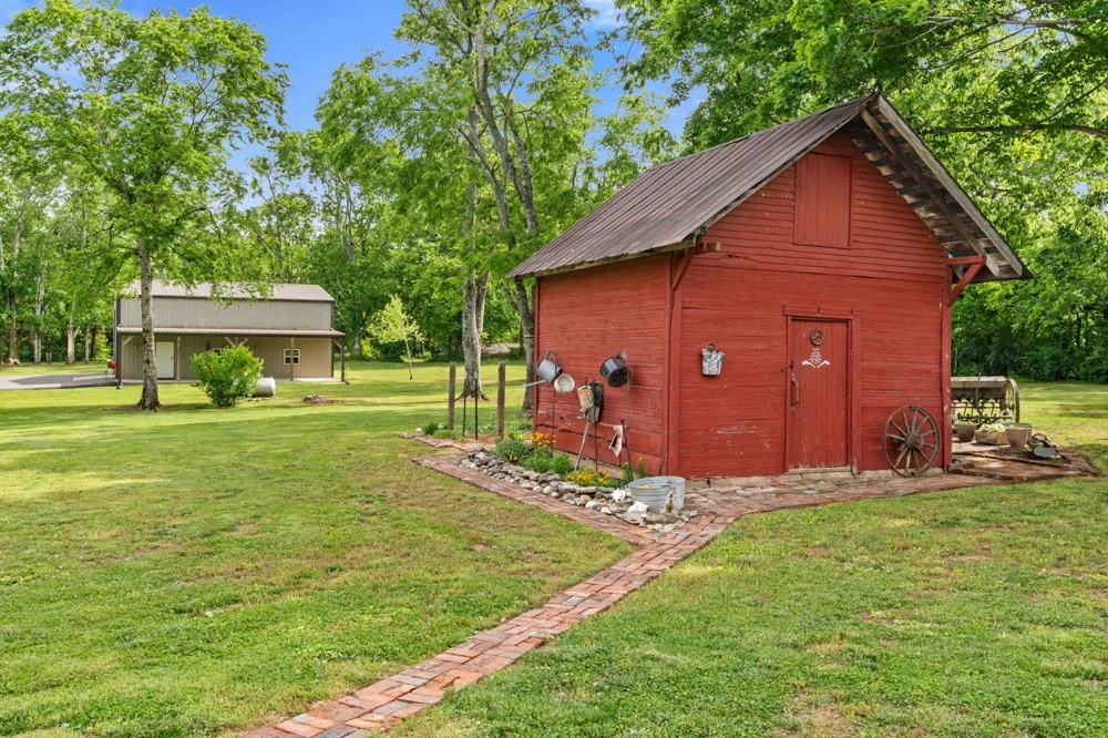 587A Douglas Ln Gallatin, TN 37066