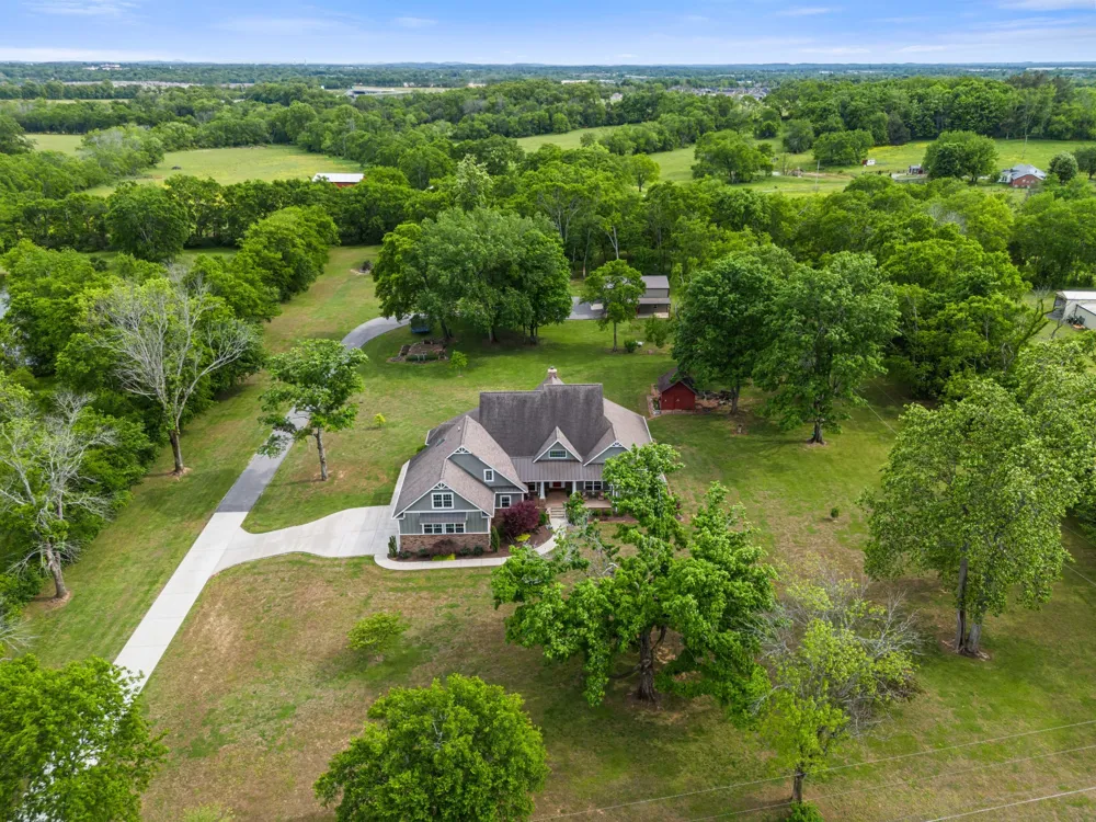 587A Douglas Ln Gallatin, TN 37066