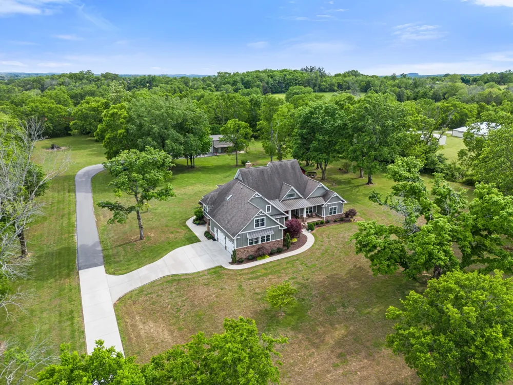 587A Douglas Ln Gallatin, TN 37066