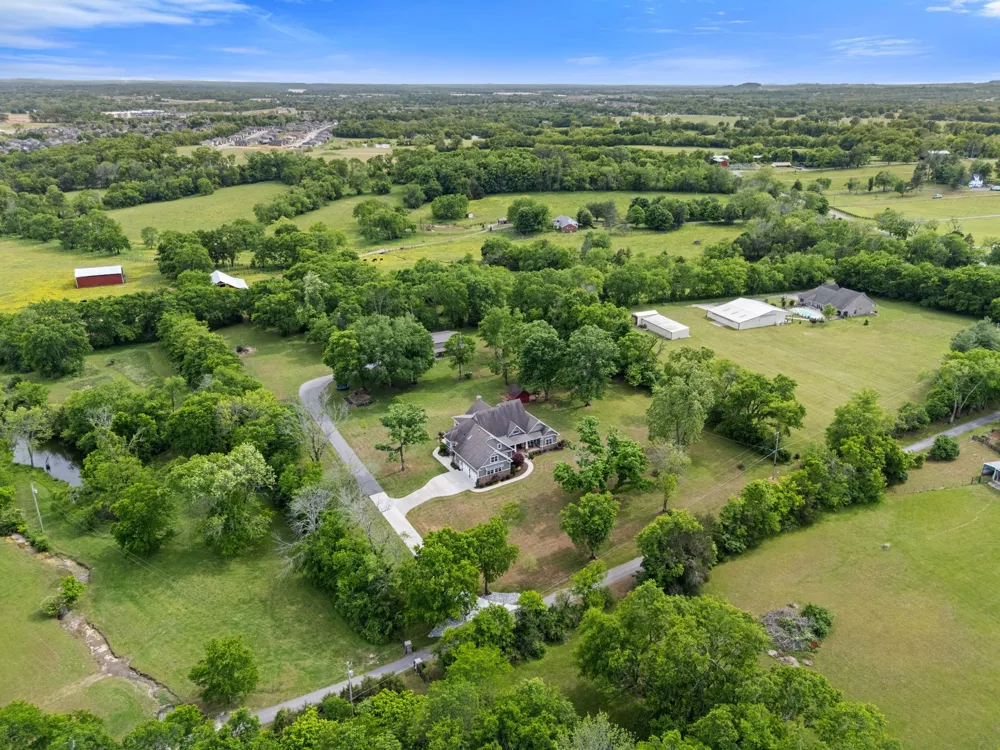 587A Douglas Ln Gallatin, TN 37066