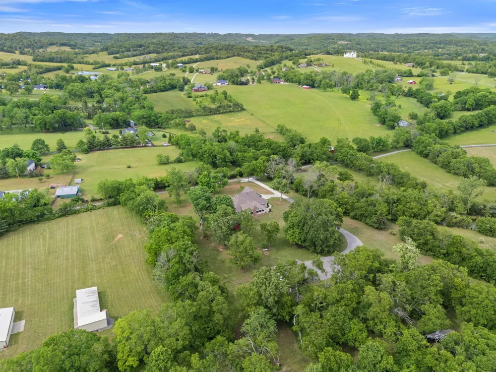 587A Douglas Ln Gallatin, TN 37066
