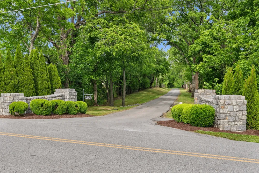 587A Douglas Ln Gallatin, TN 37066