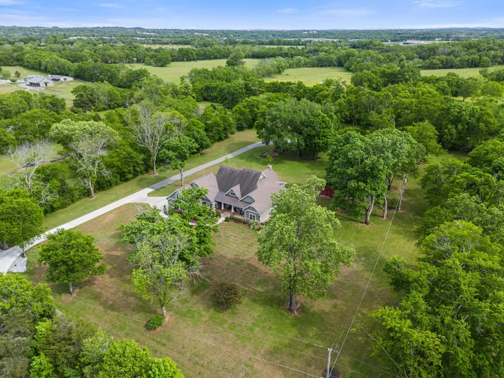 587A Douglas Ln Gallatin, TN 37066