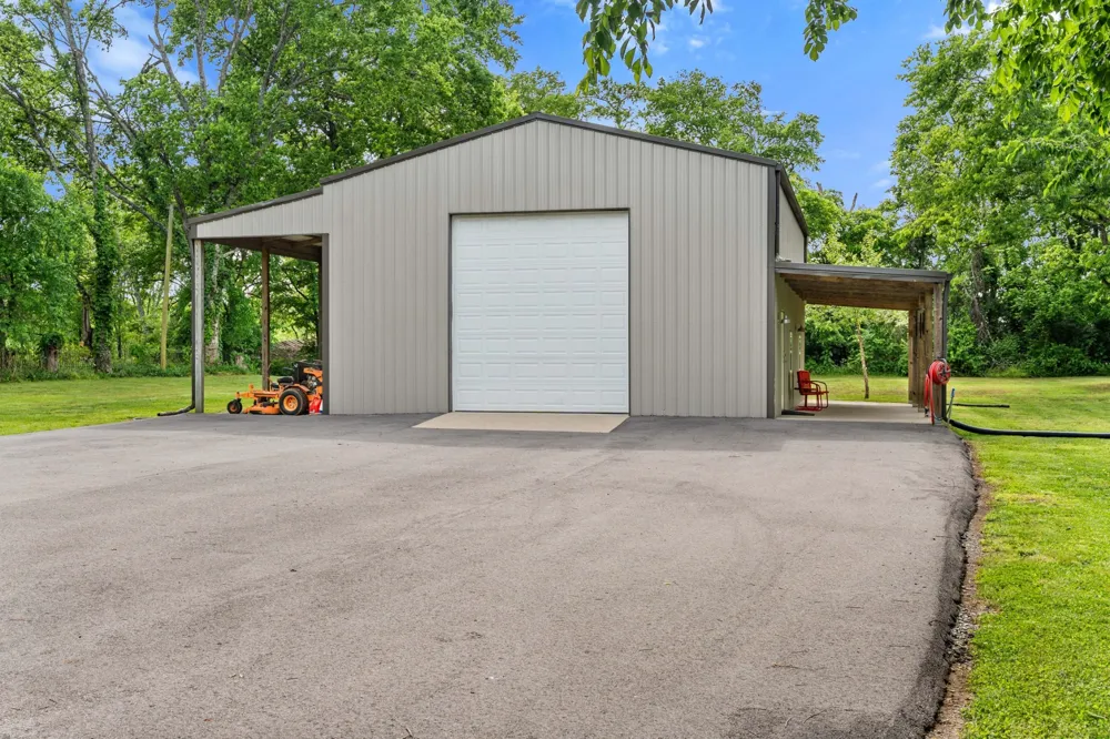 587A Douglas Ln Gallatin, TN 37066
