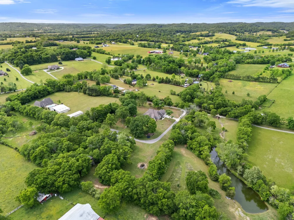 587A Douglas Ln Gallatin, TN 37066
