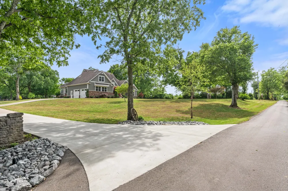 587A Douglas Ln Gallatin, TN 37066