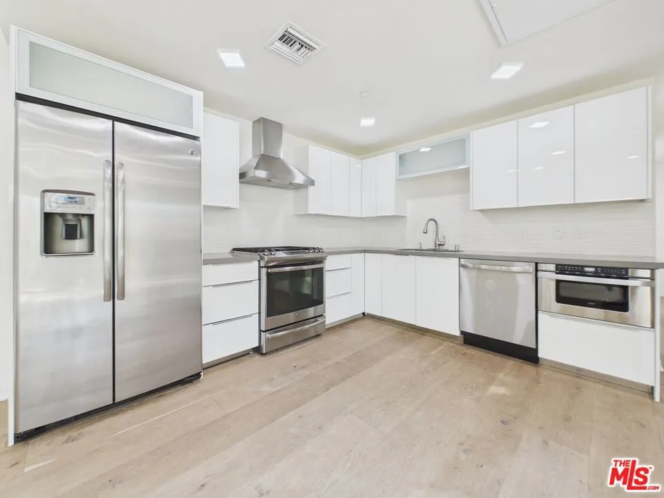 850 Crenshaw Boulevard #402 Los Angeles, CA 90005